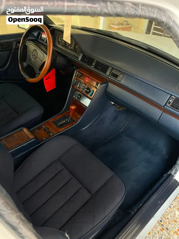 Mercedes-Benz E-Class 1988 photo 2