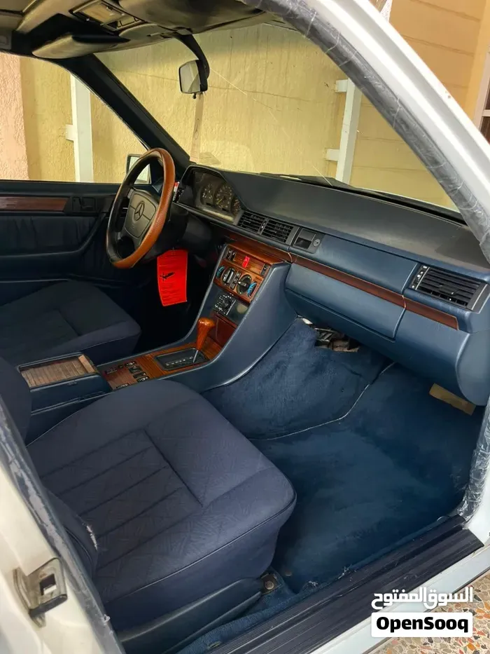 Mercedes-Benz E-Class 1988 photo 4