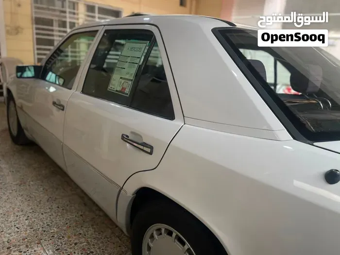 Mercedes-Benz E-Class 1988 photo 3