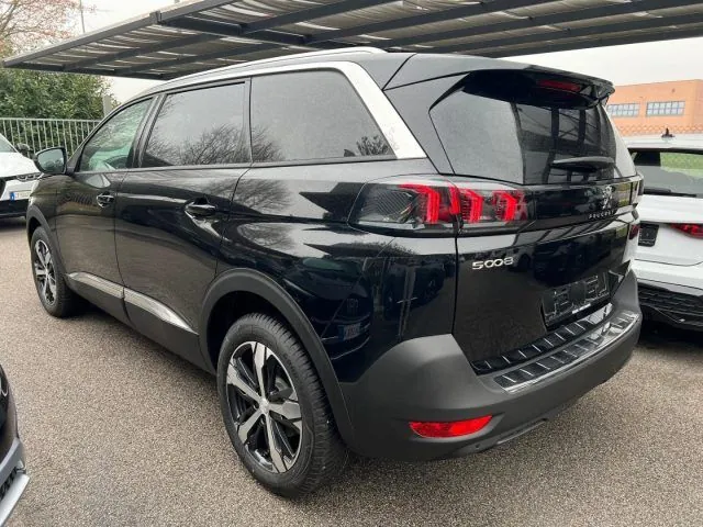 Peugeot 5008 2024 photo 4