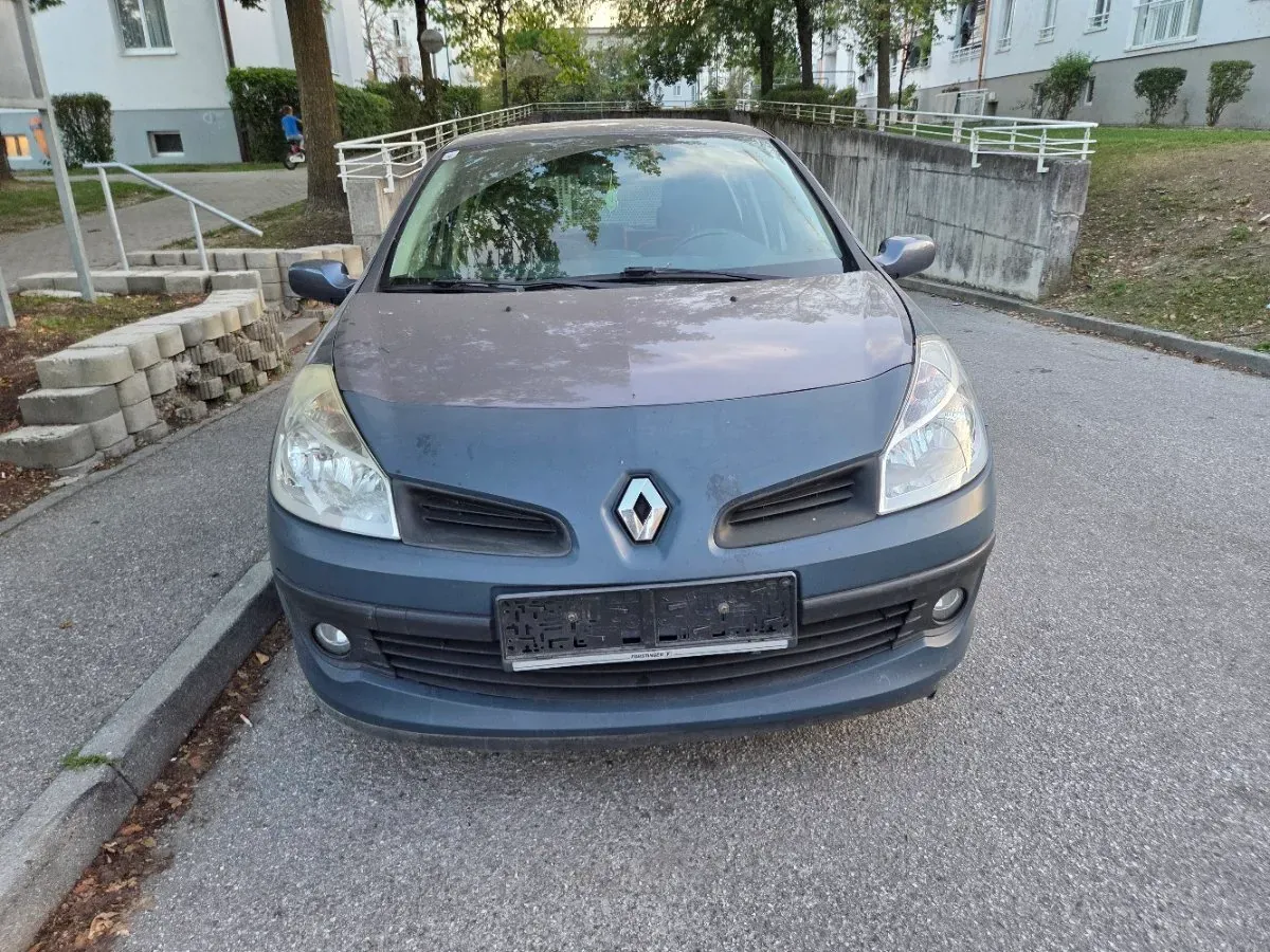 Renault Clio 2007 photo 2