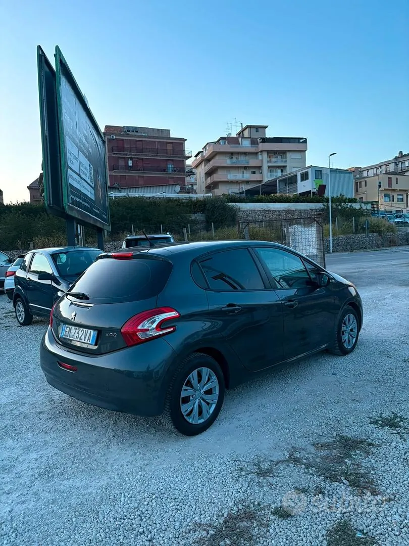 Peugeot 208 2012 photo 4