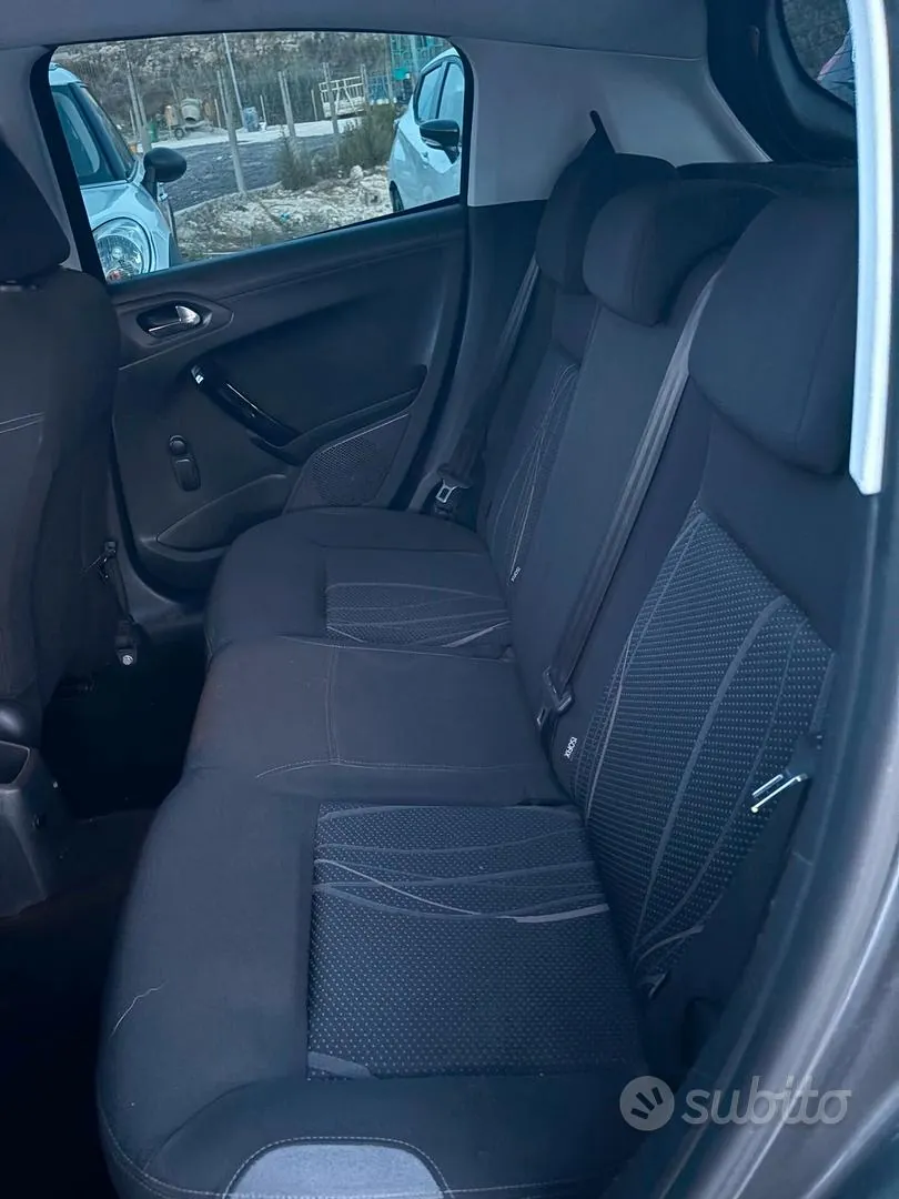 Peugeot 208 2012 photo 5