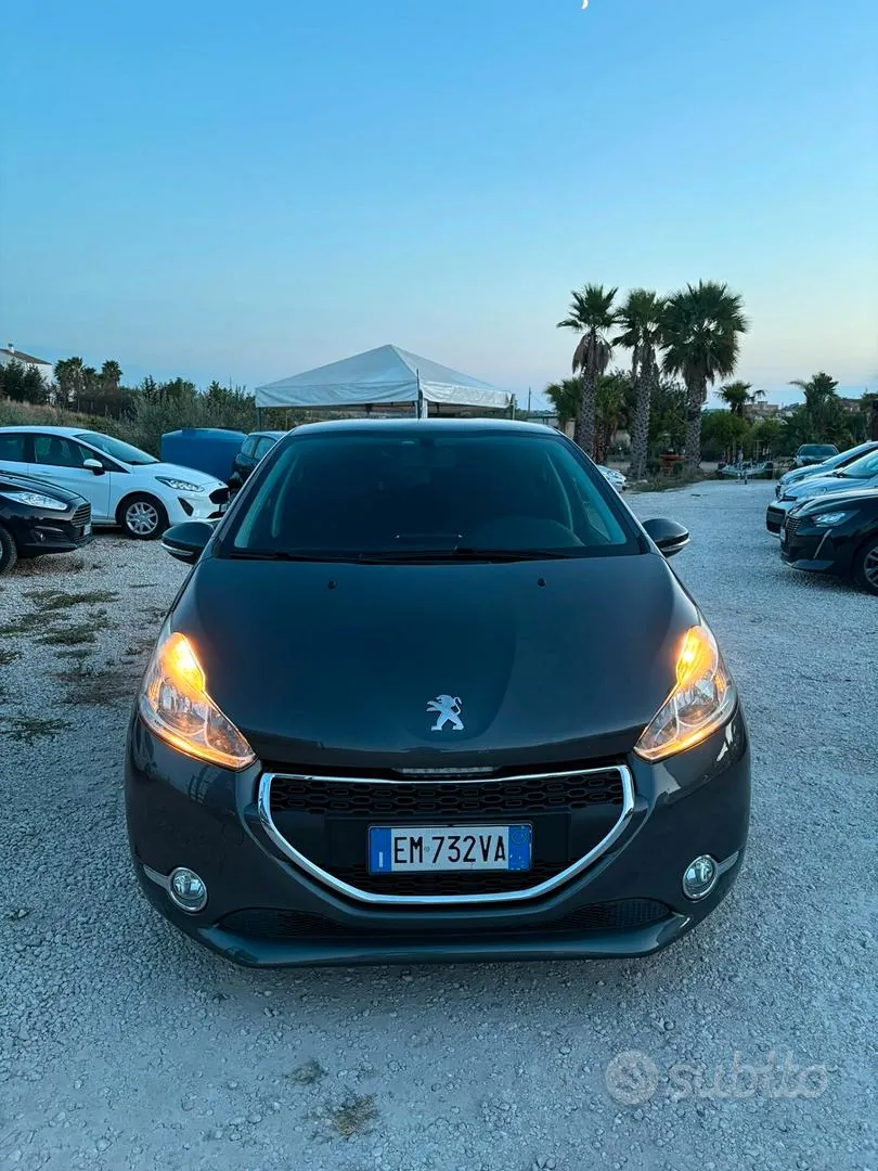 Peugeot 208 2012 photo 3