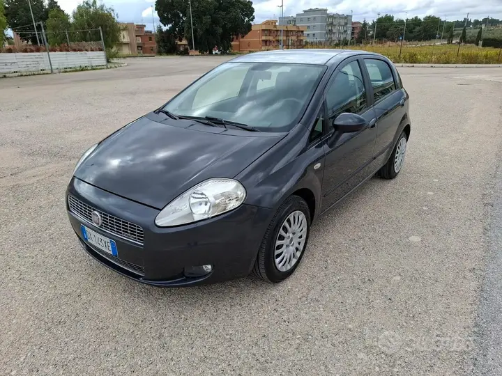 Fiat Grande Punto 2009 photo 2