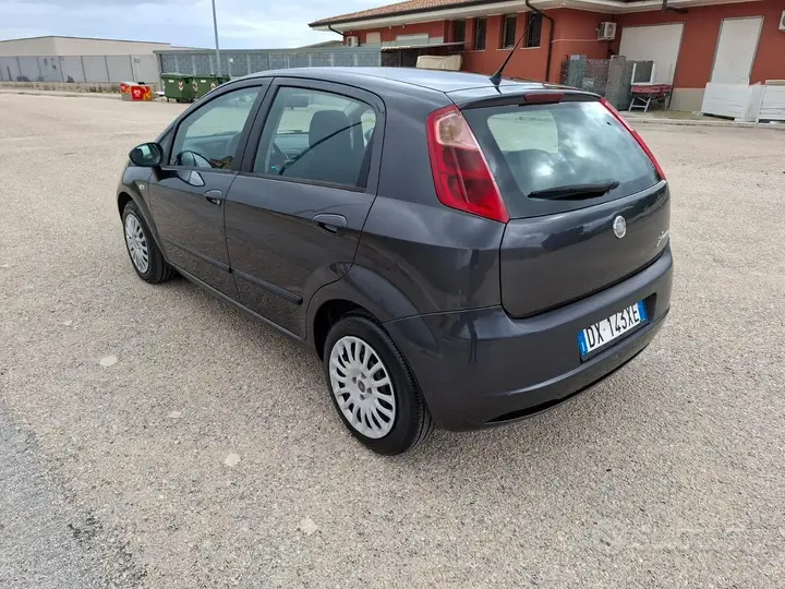 Fiat Grande Punto 2009 photo 4