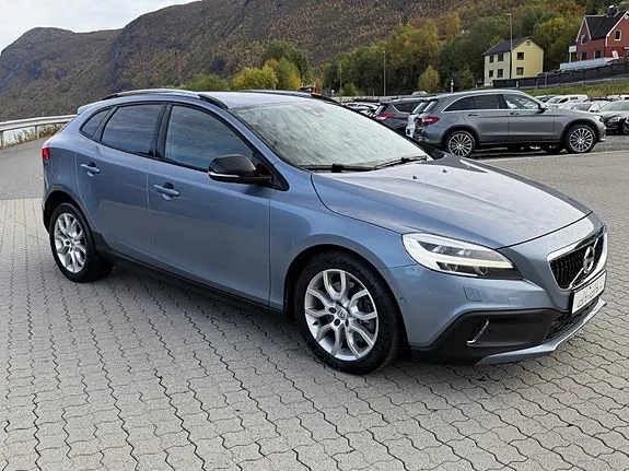 Volvo V40 Cross Country 2017 photo 2
