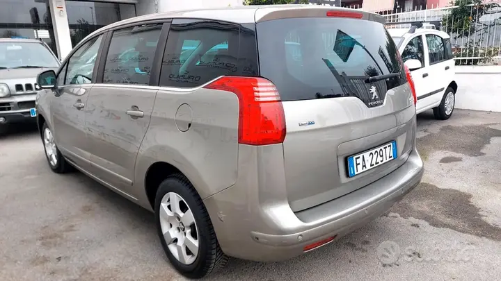 Peugeot 5008 2015 photo 5