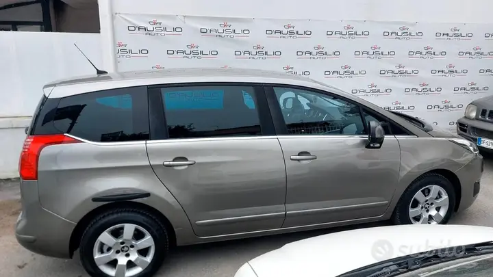Peugeot 5008 2015 photo 2