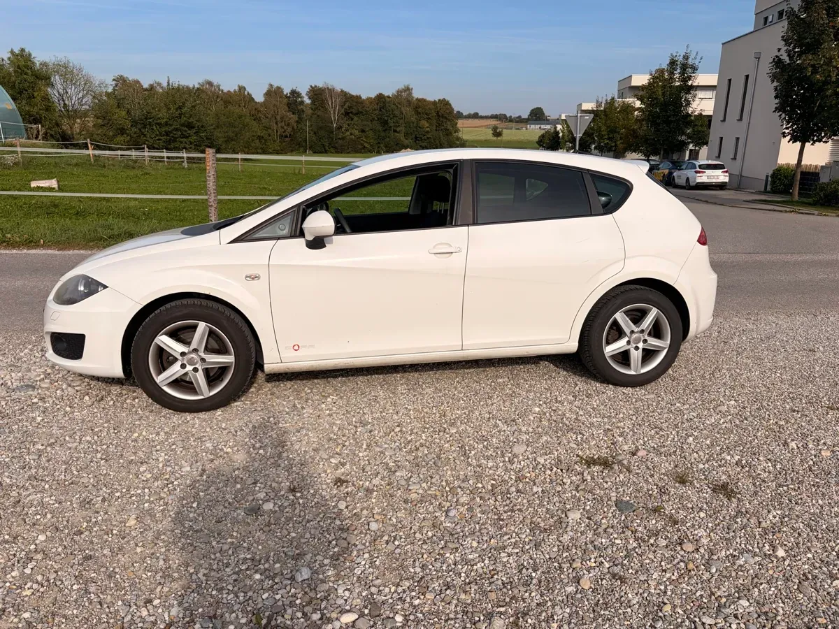Seat Leon 2012 photo 2
