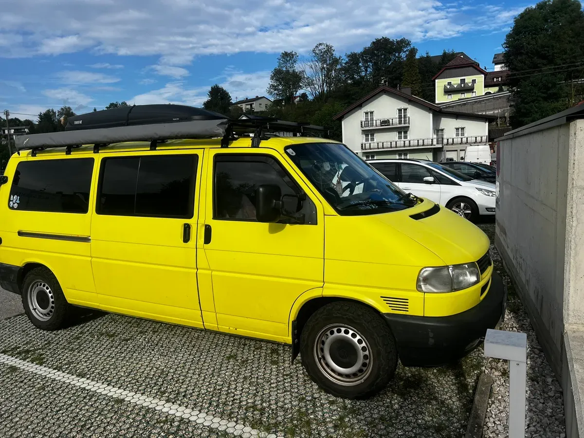 Volkswagen T4 1998 photo 2