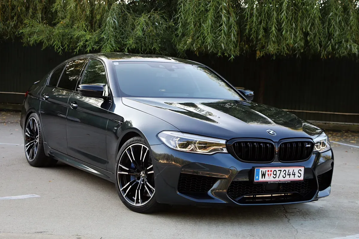 BMW 5 Series 2019 photo 2