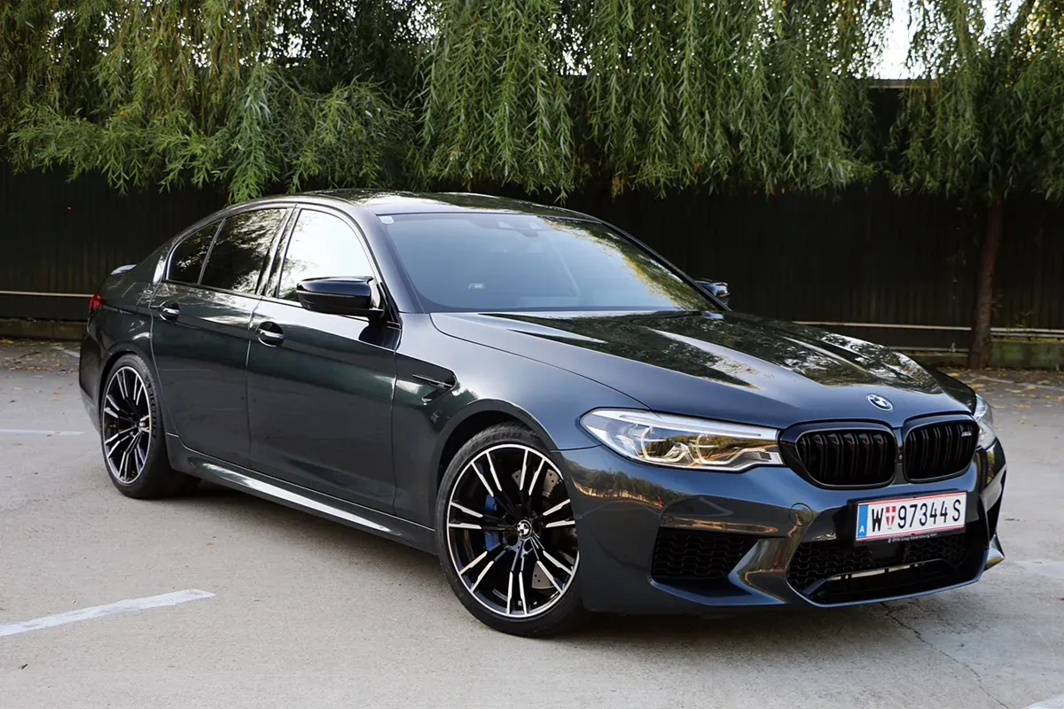BMW 5 Series 2019 photo 3