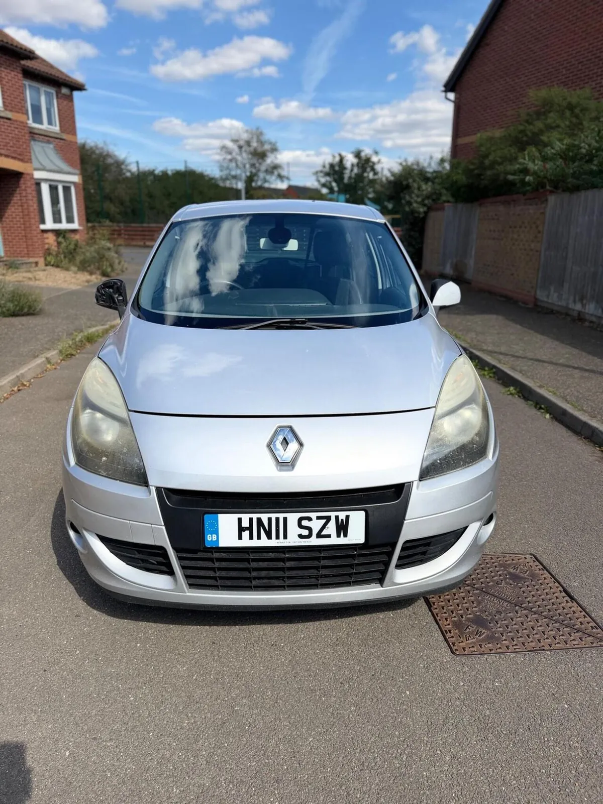 Renault Scenic 2011 photo 2