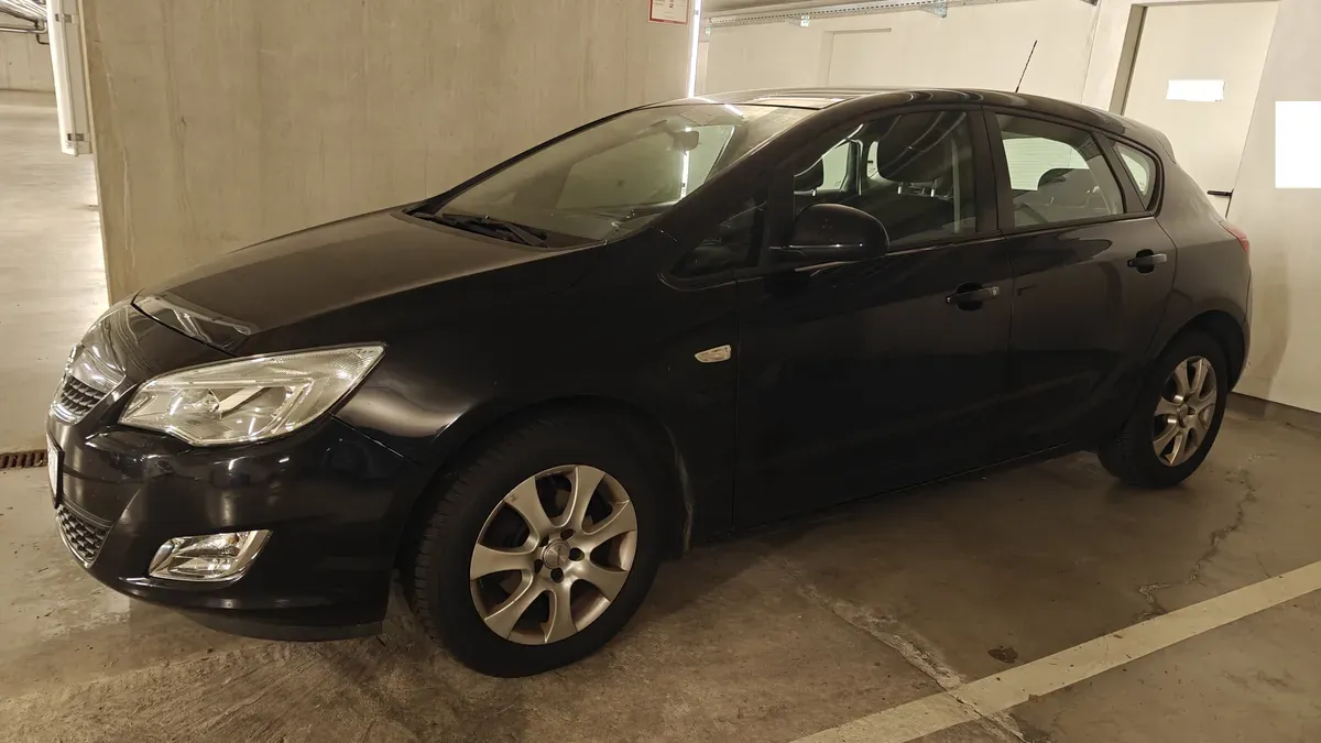 Opel Astra 2010 photo 3