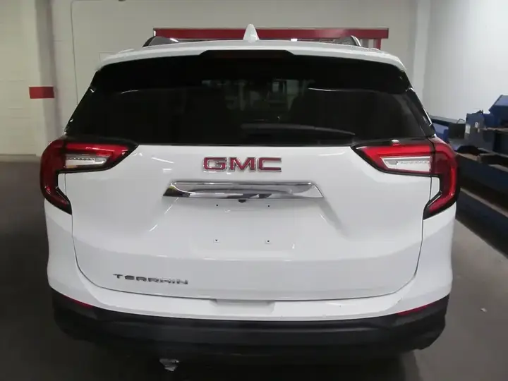 GMC Terrain 2024 photo 3