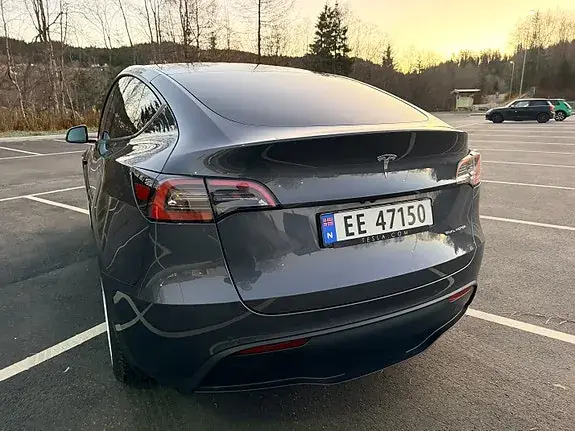 Tesla Model Y 2022 photo 2