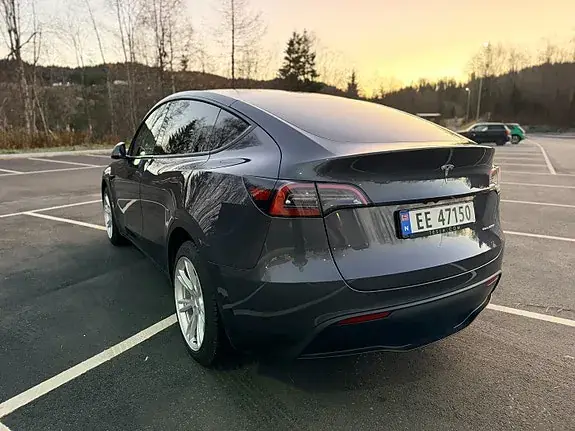 Tesla Model Y 2022 photo 4