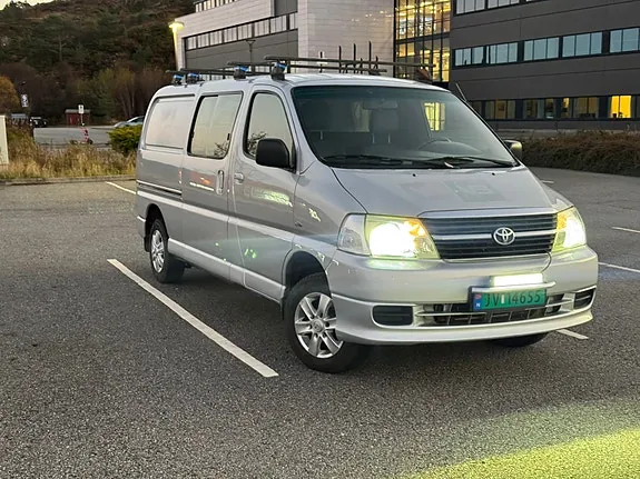 Toyota Hiace 2011 photo 2