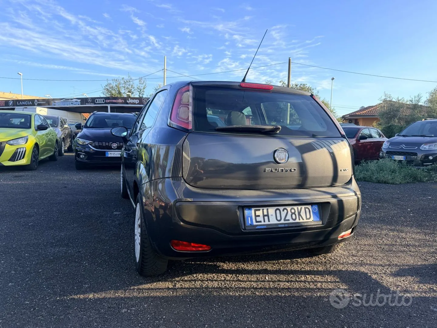 Fiat Grande Punto 2011 photo 3