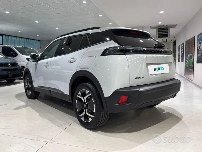 Peugeot 2008 2025 photo 3