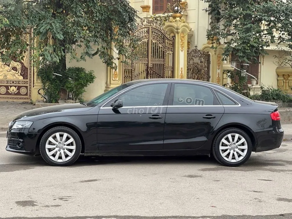 Audi A4 2010 photo 2