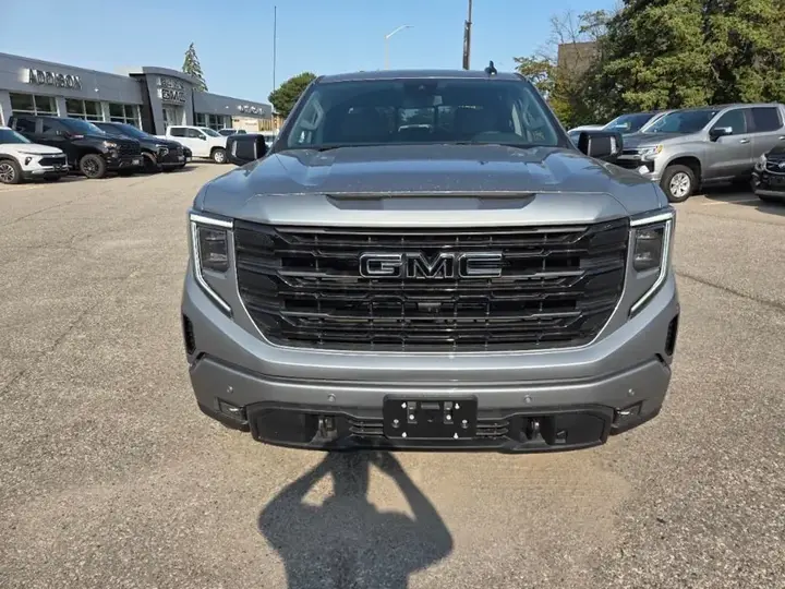 GMC Sierra 1500 2026 photo 2