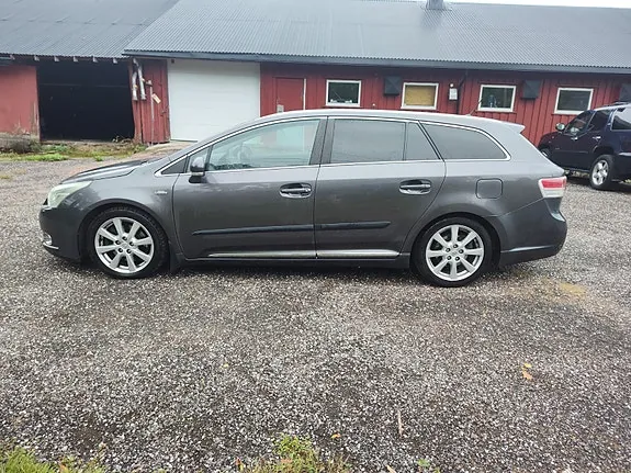 Toyota Avensis 2010 photo 2