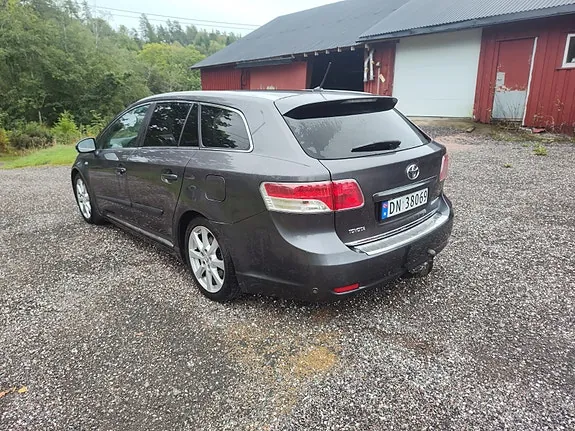 Toyota Avensis 2010 photo 3