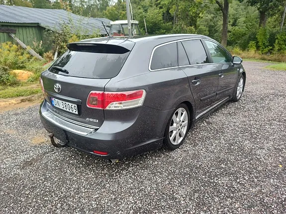 Toyota Avensis 2010 photo 5