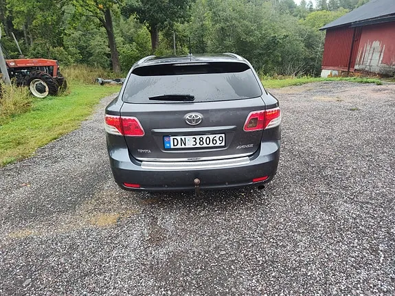 Toyota Avensis 2010 photo 4