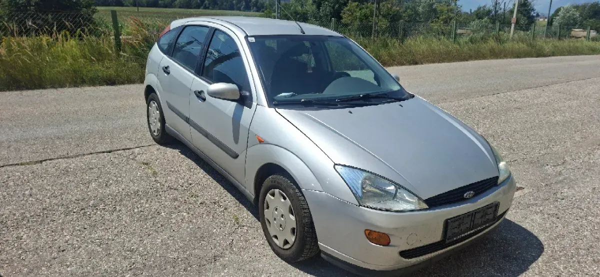 Ford Focus 2000 photo 2
