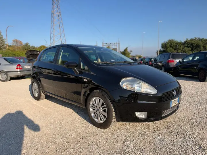 Fiat Grande Punto 2006 photo 2