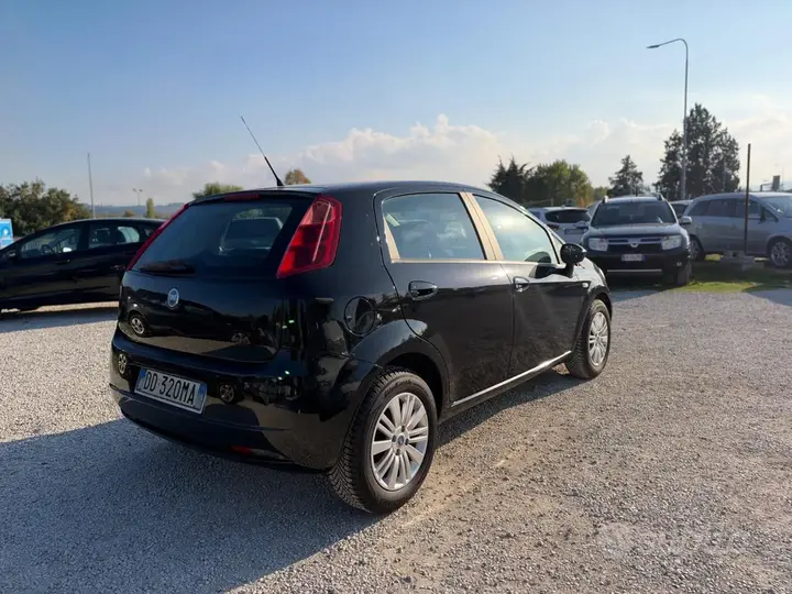 Fiat Grande Punto 2006 photo 3