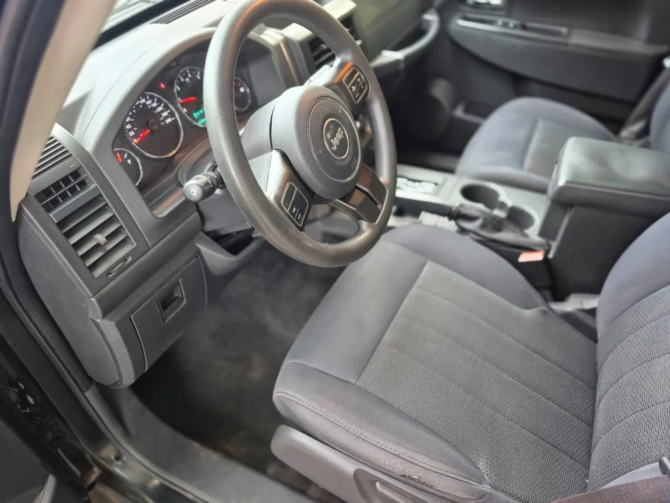 Jeep Liberty 2012 photo 2