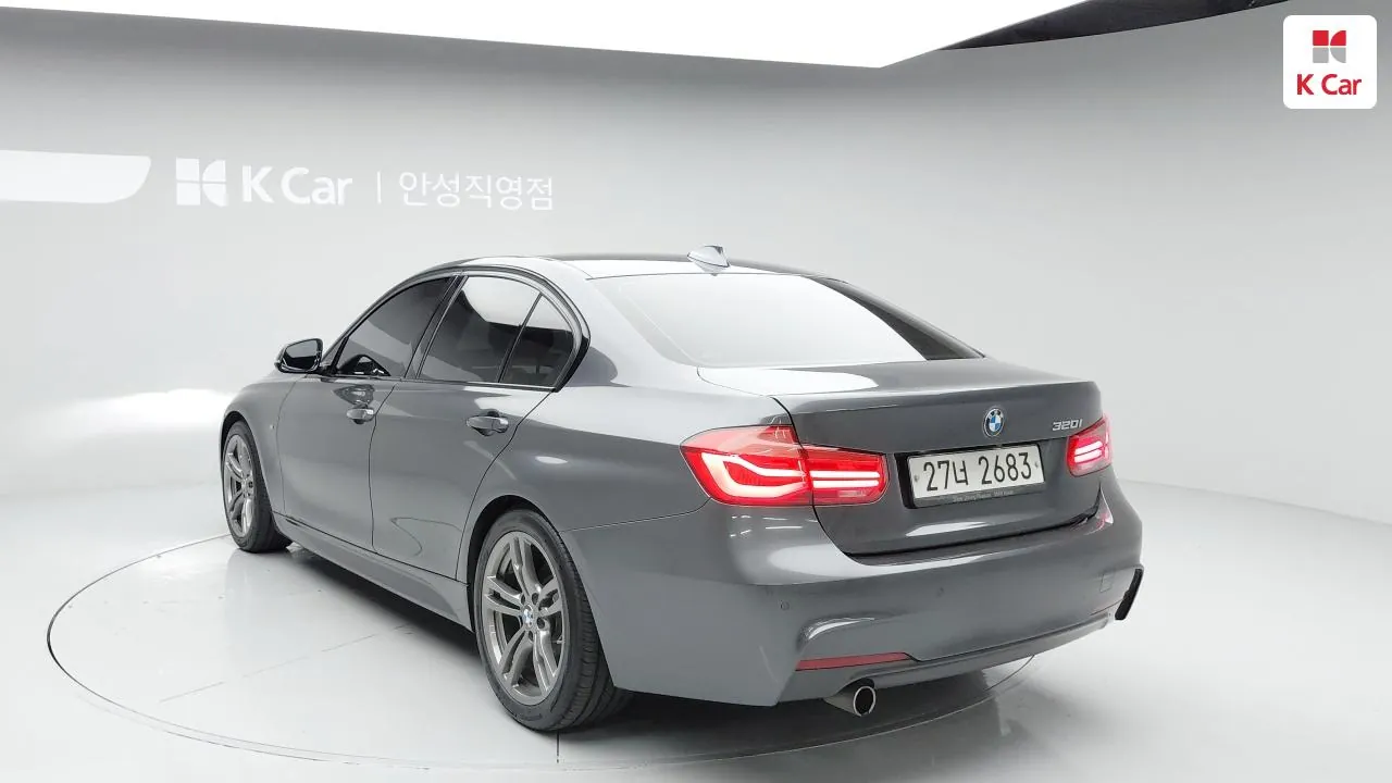 BMW 3 Series 2017 photo 2