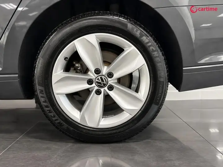 Volkswagen Passat 2021 photo 5