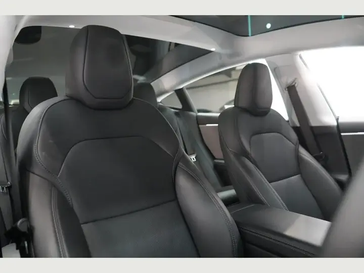 Tesla Model 3 2024 photo 4