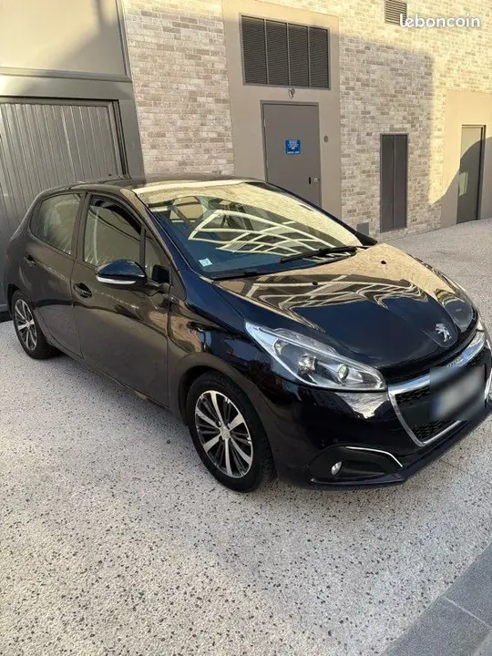 Peugeot 208 2018 photo 2