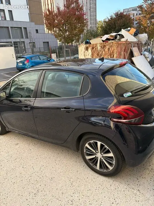 Peugeot 208 2018 photo 3