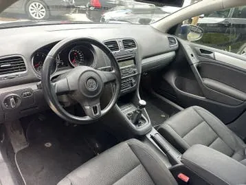 Volkswagen Golf 2010 photo 2