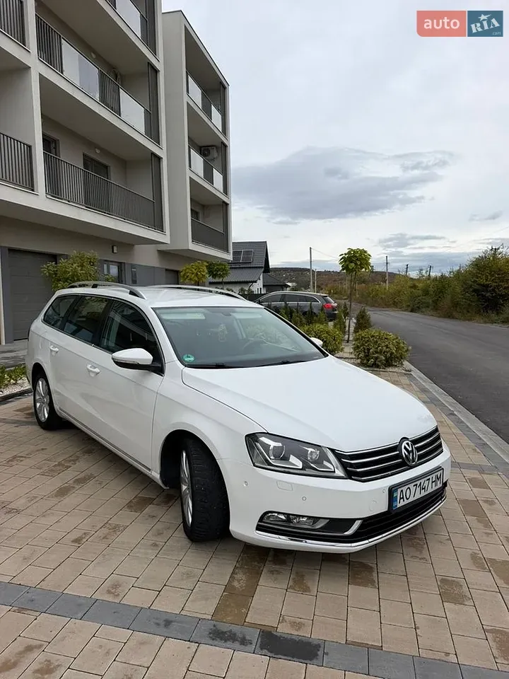 Volkswagen Passat 2011 photo 2