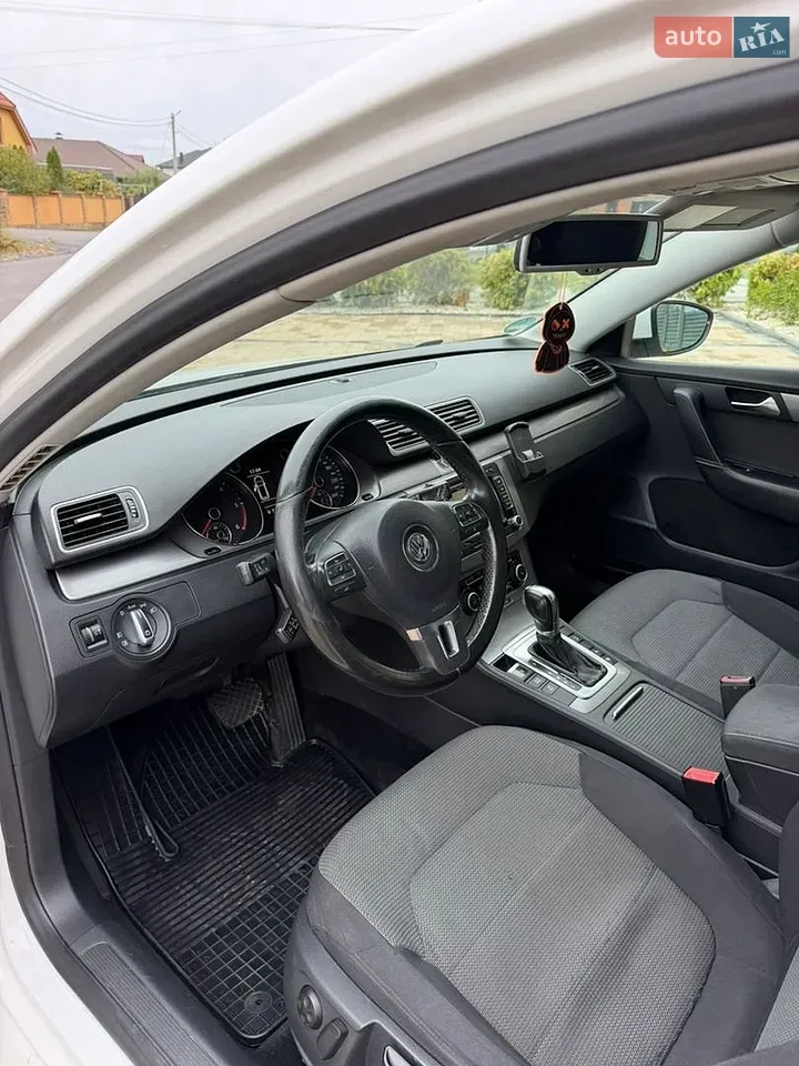 Volkswagen Passat 2011 photo 5