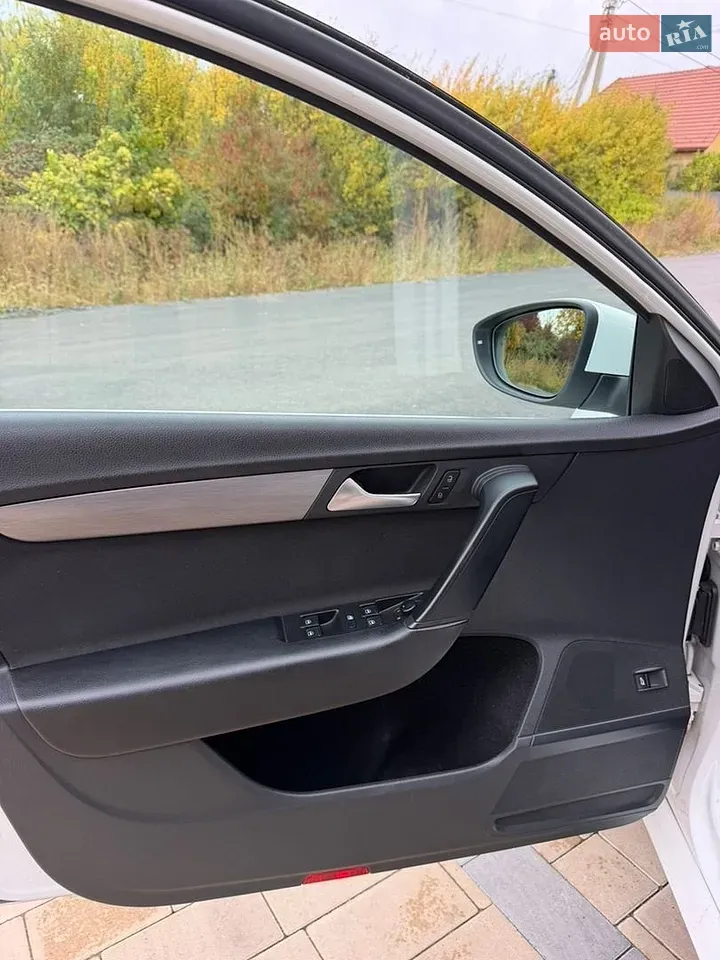 Volkswagen Passat 2011 photo 4