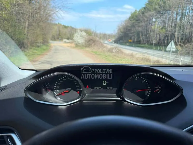 Peugeot 308 2020 photo 2