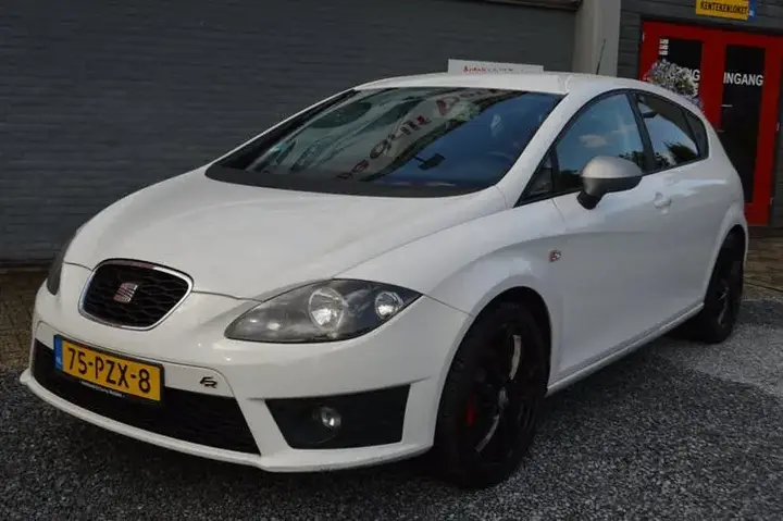 Seat Leon 2011 photo 2