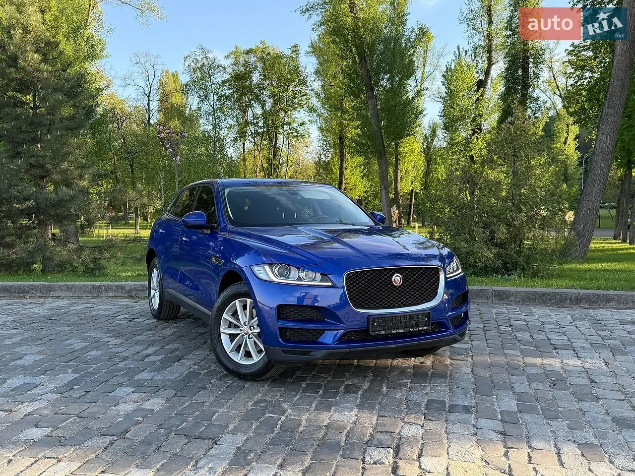 Jaguar F-Pace 2017 photo 2