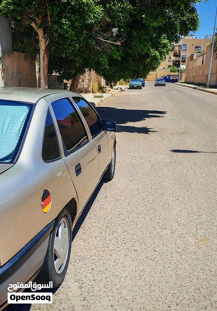 Opel Vectra 1992 photo 4