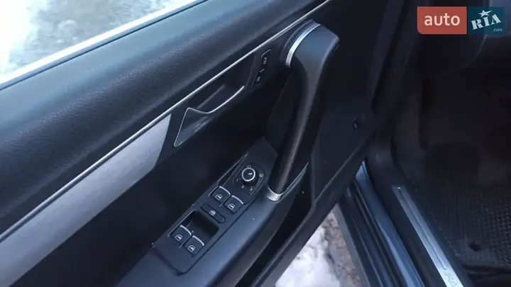 Volkswagen Passat 2012 photo 2