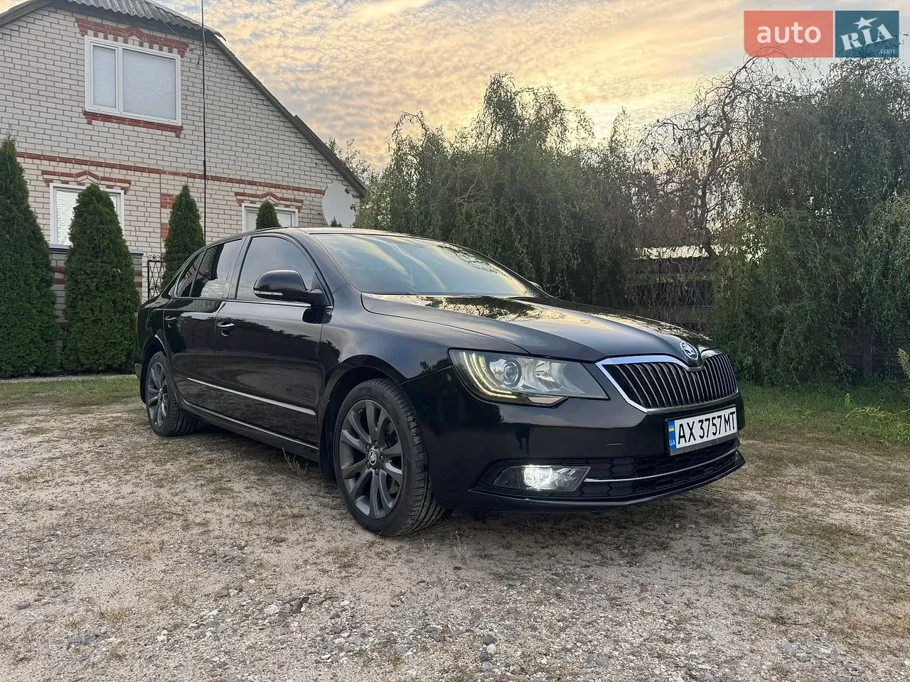 Skoda Superb 2013 photo 2